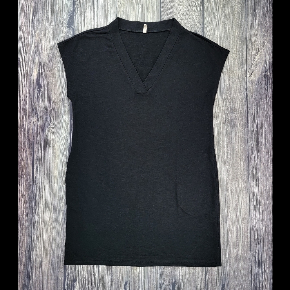 Lanston Black Knit Sleeveless V-Neck Mini Dress